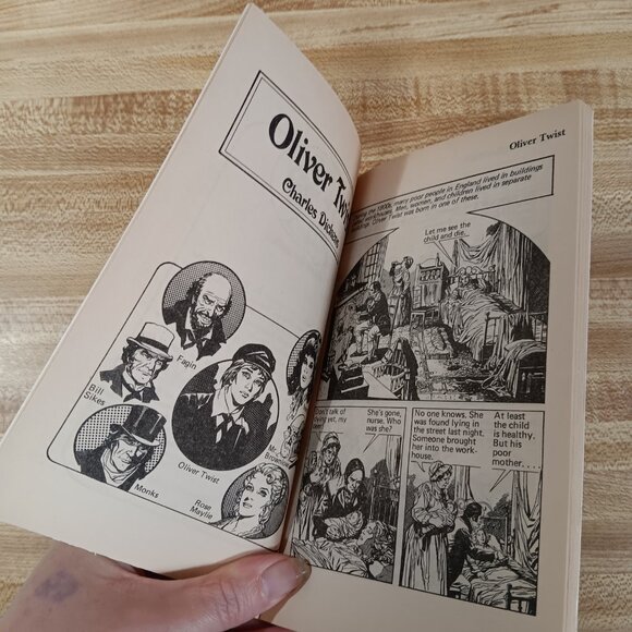 Oliver Twist Charles Dickens 1984 B&W Pocket Classics Comic Paperback Vintage 80 - Picture 5 of 6